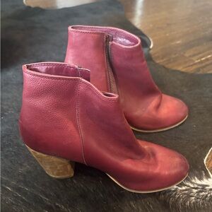Elegant B.P. Trolley Burgundy Leather Ankle Boots